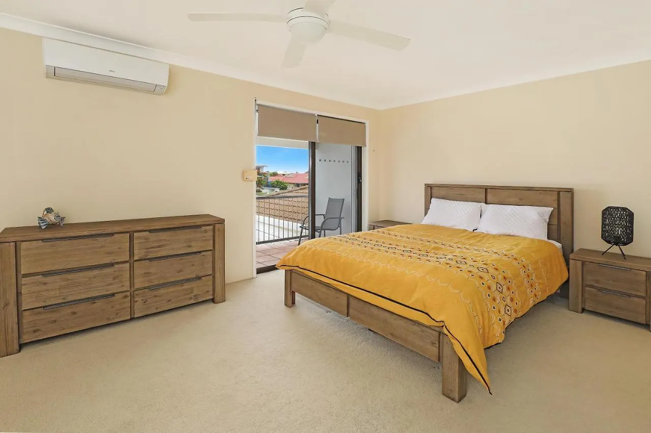 Fantastic Buddina Duplex