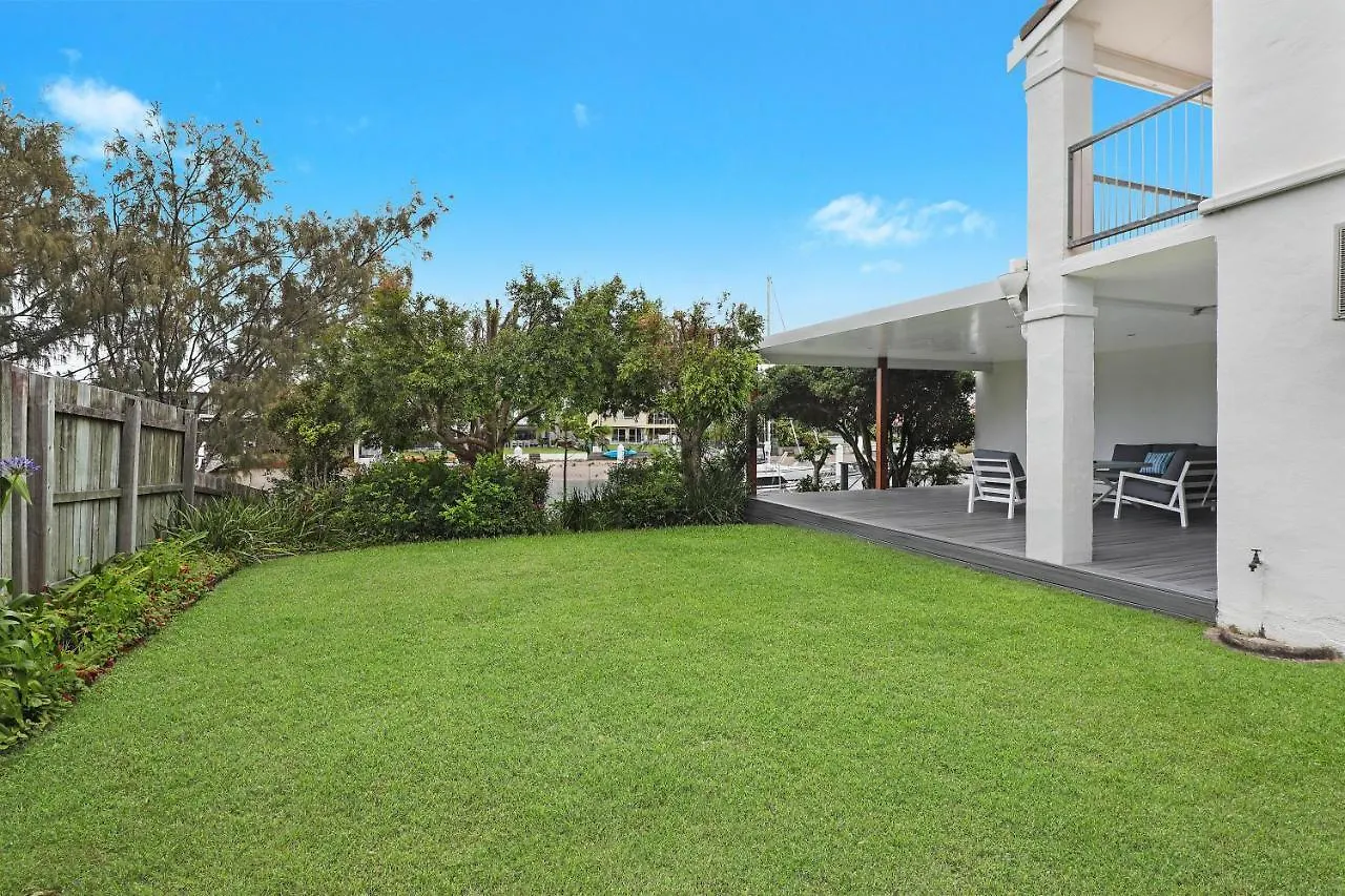 Holiday home Fantastic Buddina Duplex