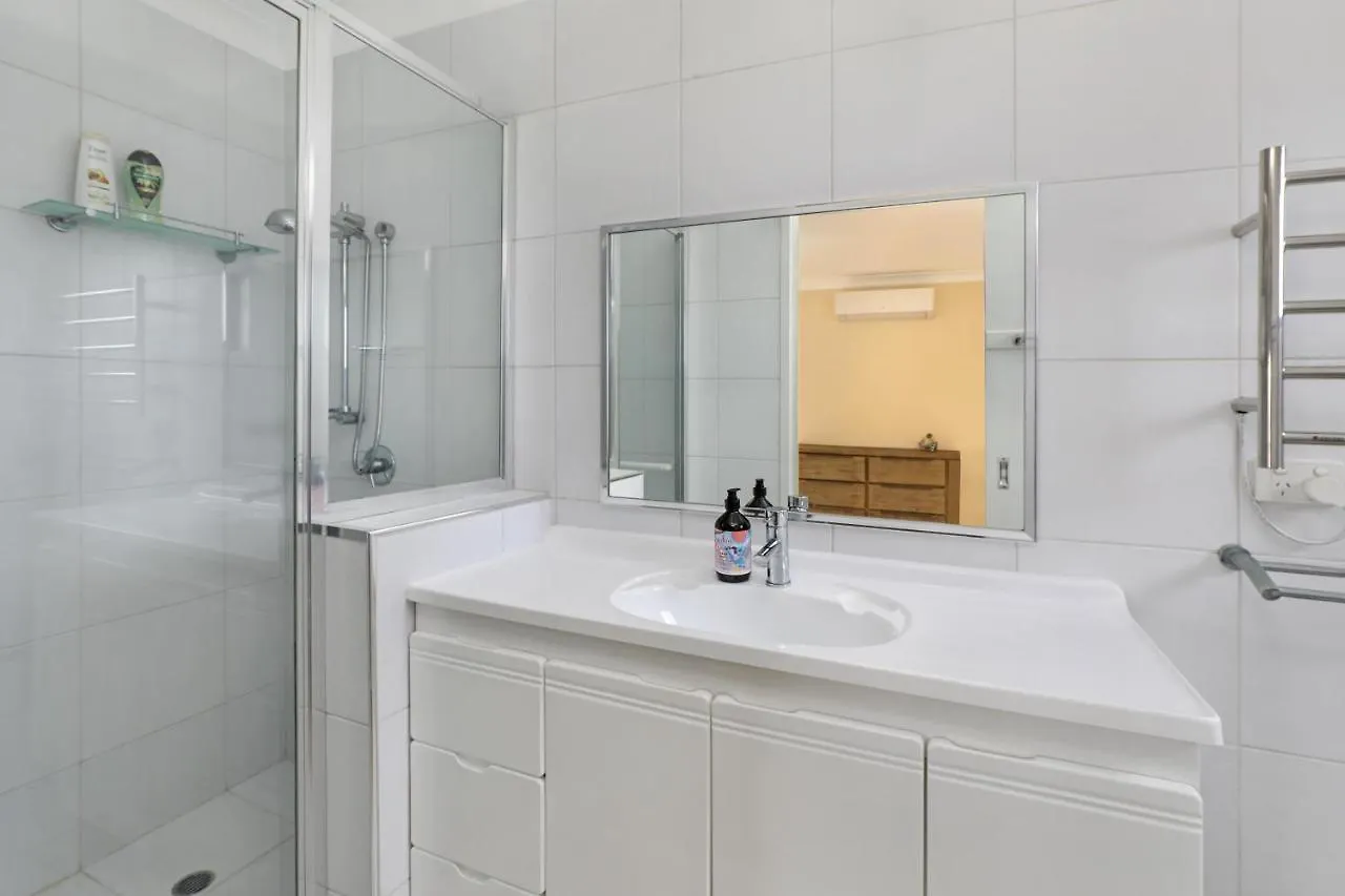 Fantastic Buddina Duplex