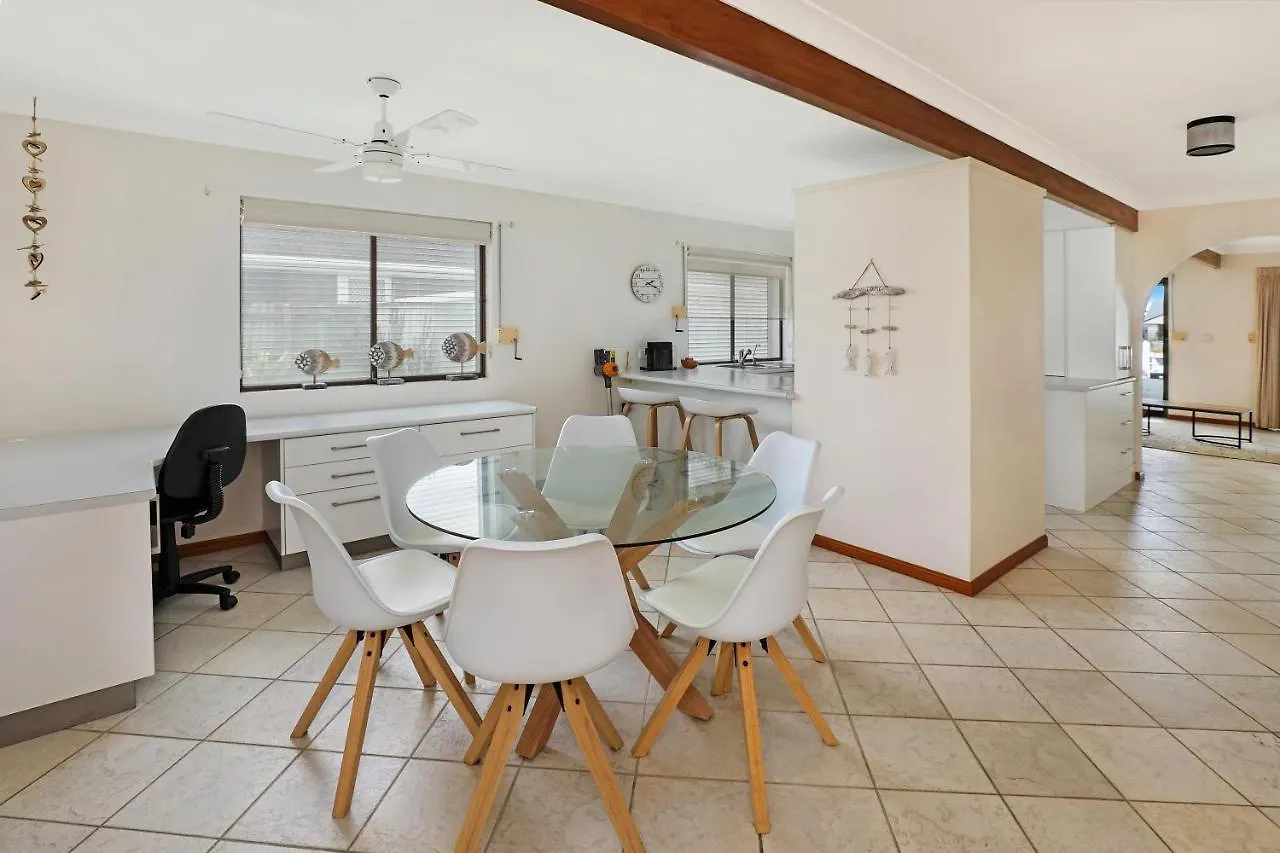 Holiday home Fantastic Buddina Duplex